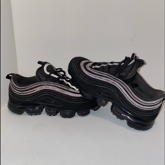 all black vapormax 97